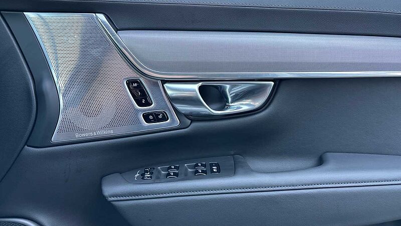 Volvo V90 Ultra, T8 AWD Plug-in hybrid, Electric/Petrol, Dark