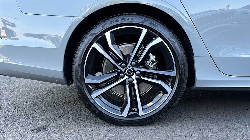 Volvo V90 Ultra, T8 AWD Plug-in hybrid, Electric/Petrol, Dark