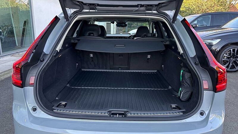 Volvo V90 Ultra, T8 AWD Plug-in hybrid, Electric/Petrol, Dark