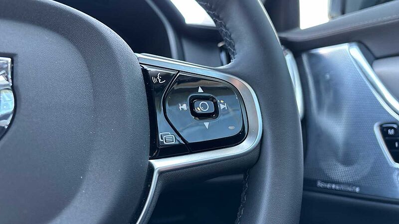 Volvo V90 Ultra, T8 AWD Plug-in hybrid, Electric/Petrol, Dark