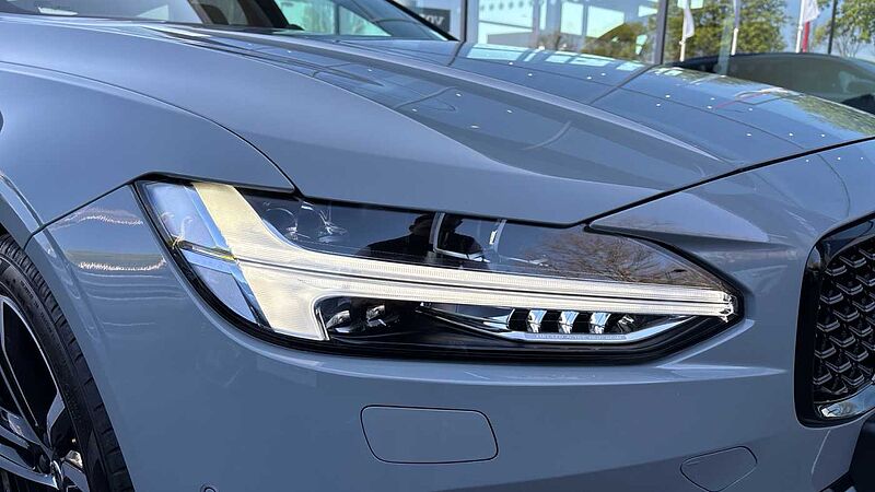 Volvo V90 Ultra, T8 AWD Plug-in hybrid, Electric/Petrol, Dark