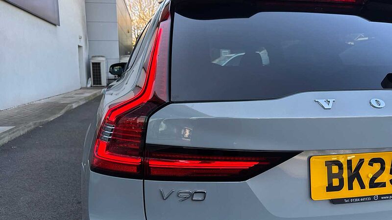 Volvo V90 Ultra, T8 AWD Plug-in hybrid, Electric/Petrol, Dark
