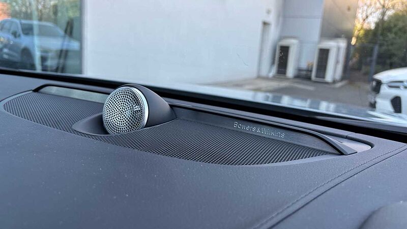 Volvo V90 Ultra, T8 AWD Plug-in hybrid, Electric/Petrol, Dark