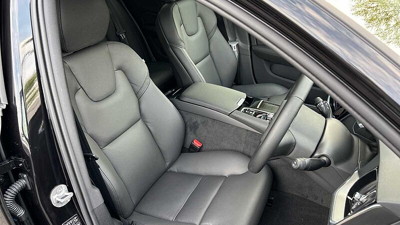 Volvo V60 Ultra, T8 AWD Plug-in hybrid, Electric/Petrol, Dark