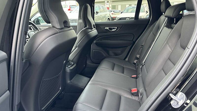 Volvo V60 Ultra, T8 AWD Plug-in hybrid, Electric/Petrol, Dark
