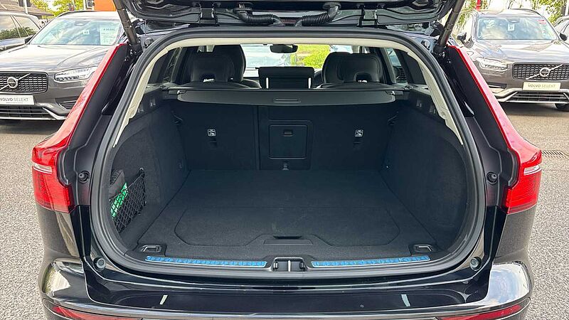 Volvo V60 Ultra, T8 AWD Plug-in hybrid, Electric/Petrol, Dark