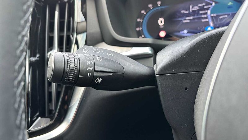 Volvo V60 Ultra, T8 AWD Plug-in hybrid, Electric/Petrol, Dark