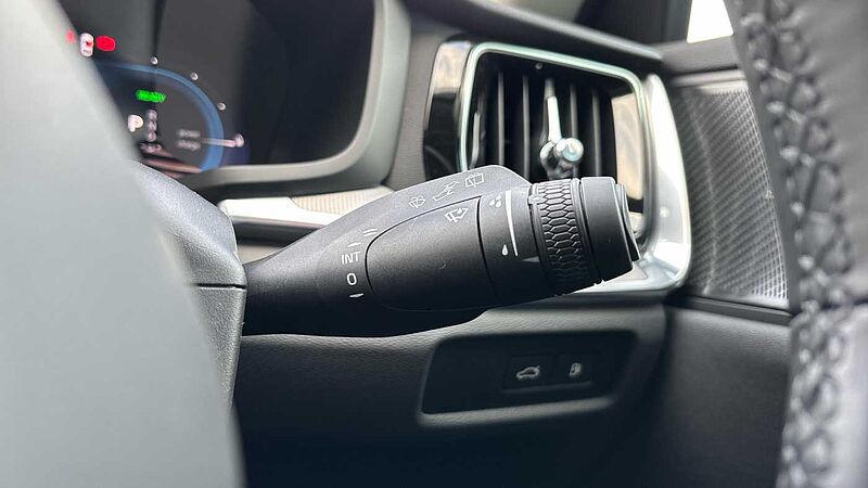 Volvo V60 Ultra, T8 AWD Plug-in hybrid, Electric/Petrol, Dark