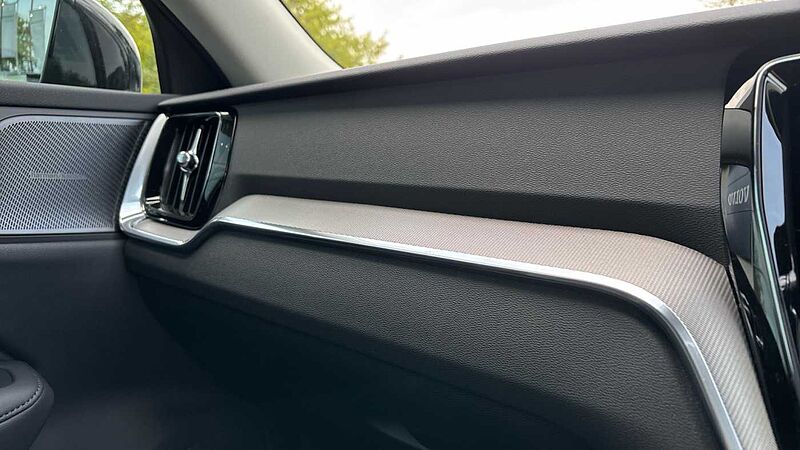 Volvo V60 Ultra, T8 AWD Plug-in hybrid, Electric/Petrol, Dark