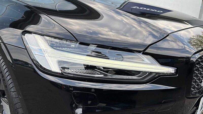 Volvo V60 Ultra, T8 AWD Plug-in hybrid, Electric/Petrol, Dark