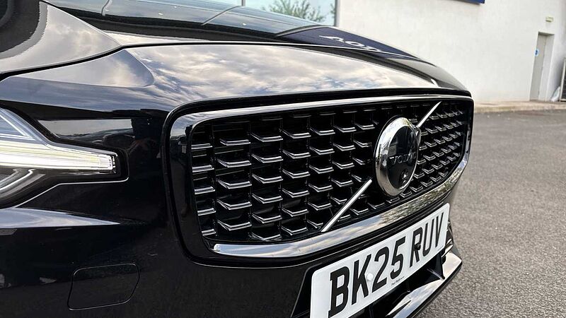 Volvo V60 Ultra, T8 AWD Plug-in hybrid, Electric/Petrol, Dark
