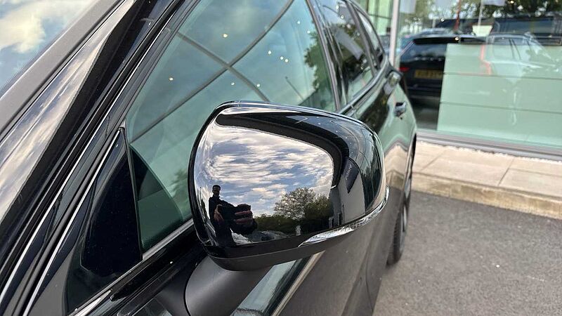 Volvo V60 Ultra, T8 AWD Plug-in hybrid, Electric/Petrol, Dark