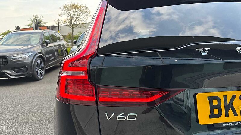 Volvo V60 Ultra, T8 AWD Plug-in hybrid, Electric/Petrol, Dark