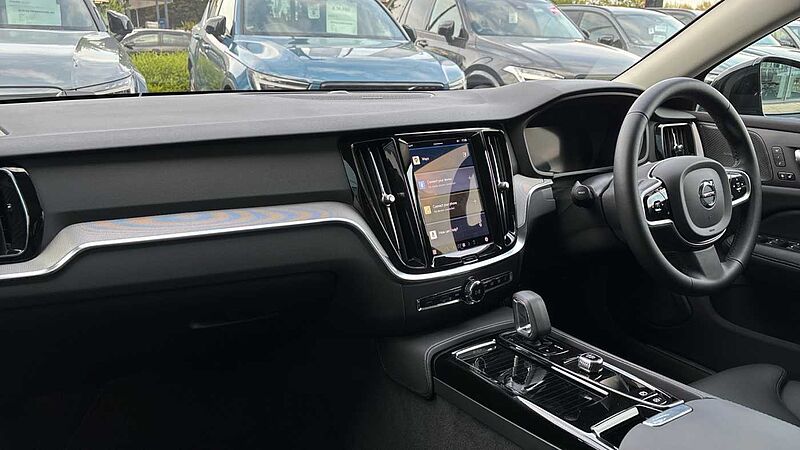 Volvo V60 Ultra, T8 AWD Plug-in hybrid, Electric/Petrol, Dark