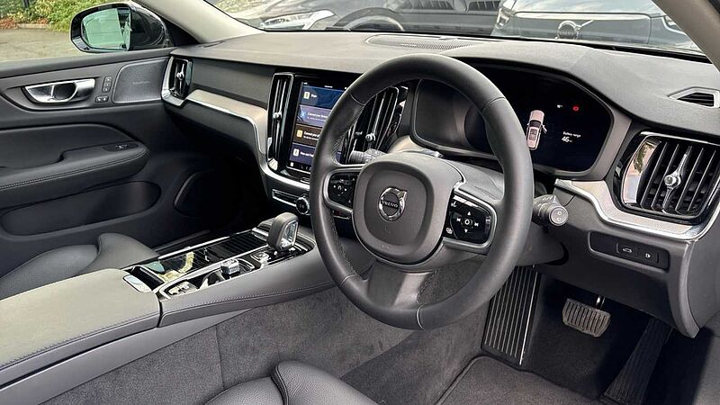 Volvo V60 Ultra, T8 AWD Plug-in hybrid, Electric/Petrol, Dark