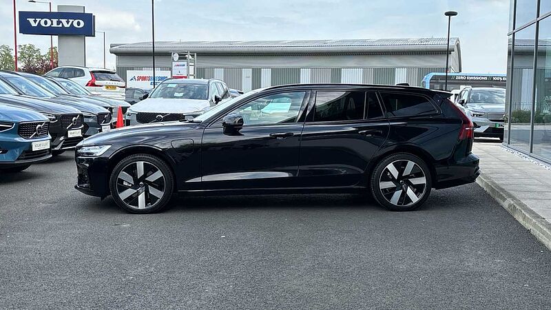 Volvo V60 Ultra, T8 AWD Plug-in hybrid, Electric/Petrol, Dark