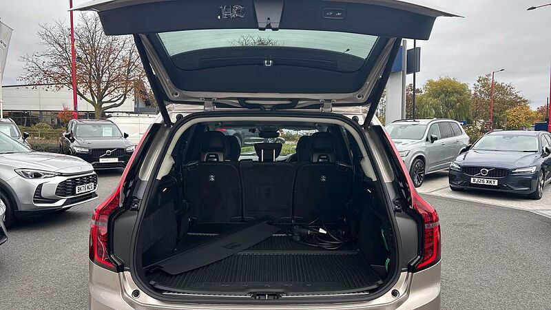Volvo XC90 Ultra, T8 AWD Plug-in hybrid, Electric/Petrol, Dark, 7 Seats