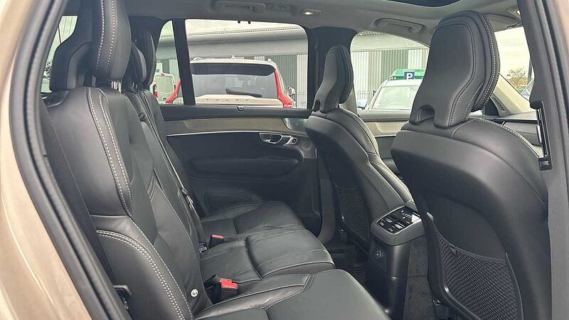 Volvo XC90 Ultra, T8 AWD Plug-in hybrid, Electric/Petrol, Dark, 7 Seats