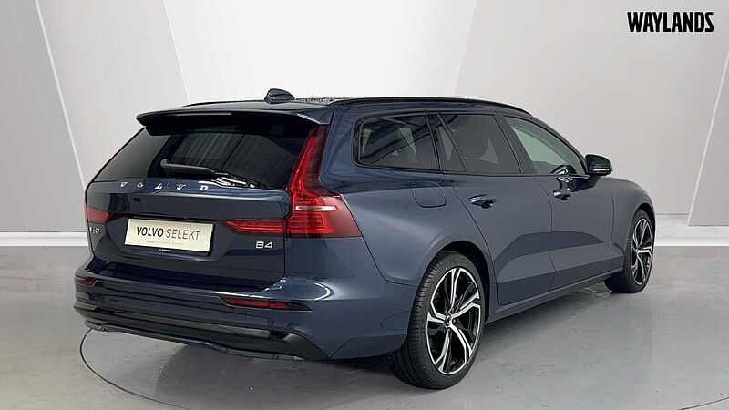 Volvo V60 Plus, B4 Mild hybrid, Petrol, Dark