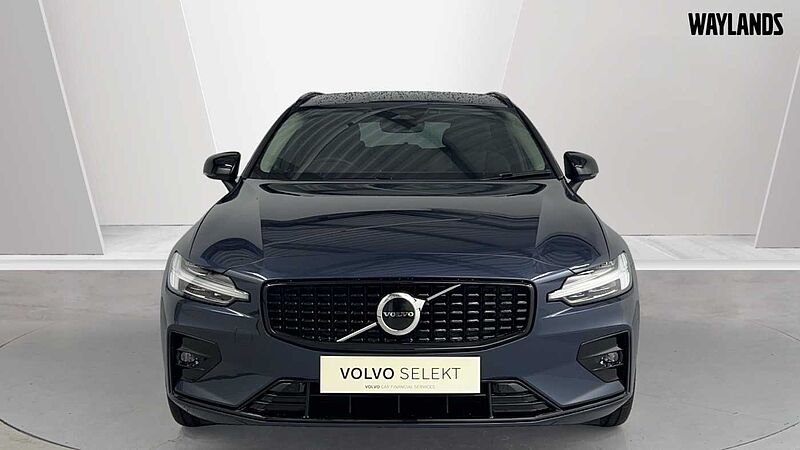 Volvo V60 Plus, B4 Mild hybrid, Petrol, Dark