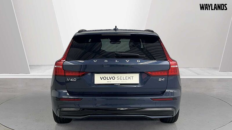 Volvo V60 Plus, B4 Mild hybrid, Petrol, Dark