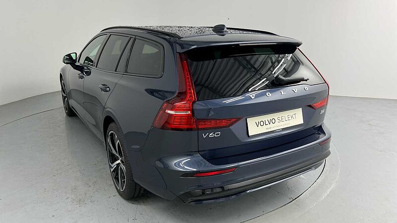 Volvo V60 Plus, B4 Mild hybrid, Petrol, Dark