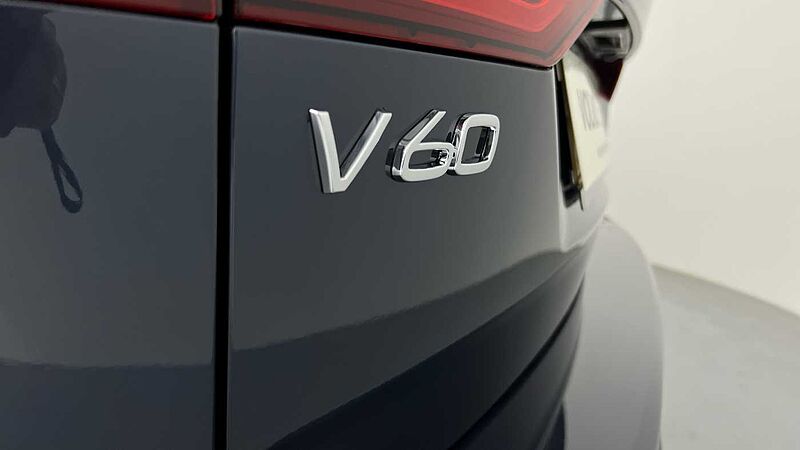 Volvo V60 Plus, B4 Mild hybrid, Petrol, Dark