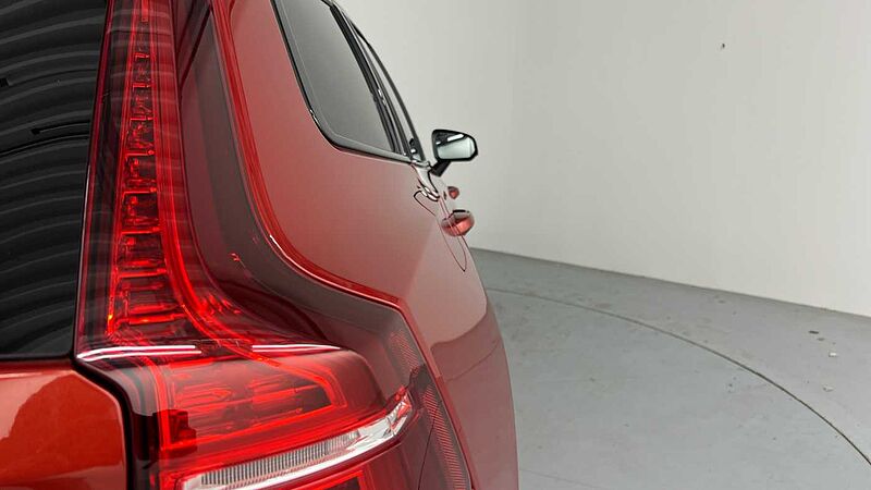 Volvo V60 R-Design, B6 AWD mild hybrid (Towbar, Heated Screen, Memory Seats)