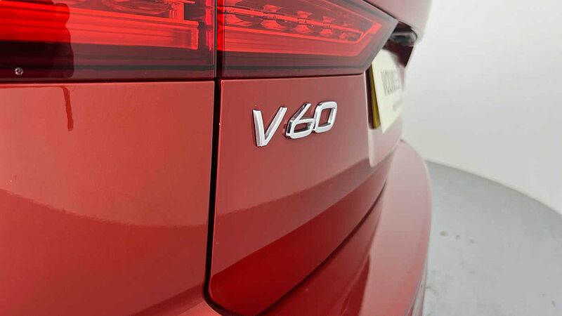 Volvo V60 R-Design, B6 AWD mild hybrid (Towbar, Heated Screen, Memory Seats)