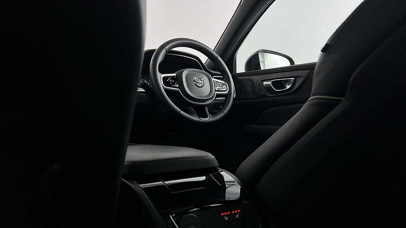 Volvo V60 Recharge Ultimate, T8 AWD plug-in hybrid, Electric/Petrol, Dark