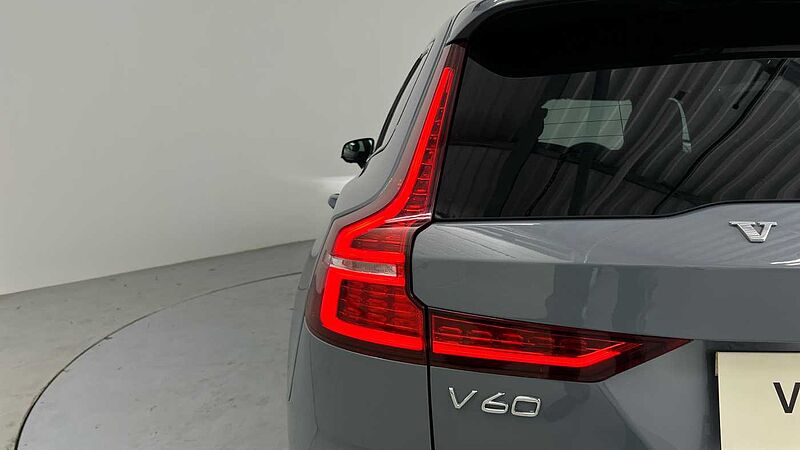 Volvo V60 Recharge Ultimate, T8 AWD plug-in hybrid, Electric/Petrol, Dark