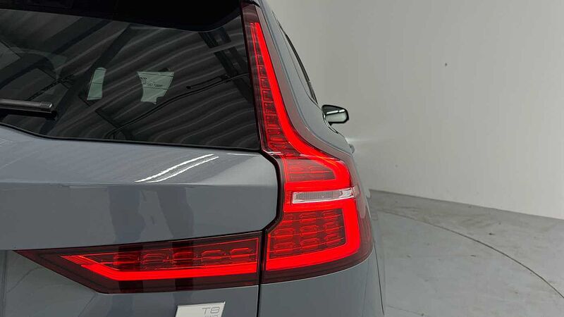 Volvo V60 Recharge Ultimate, T8 AWD plug-in hybrid, Electric/Petrol, Dark