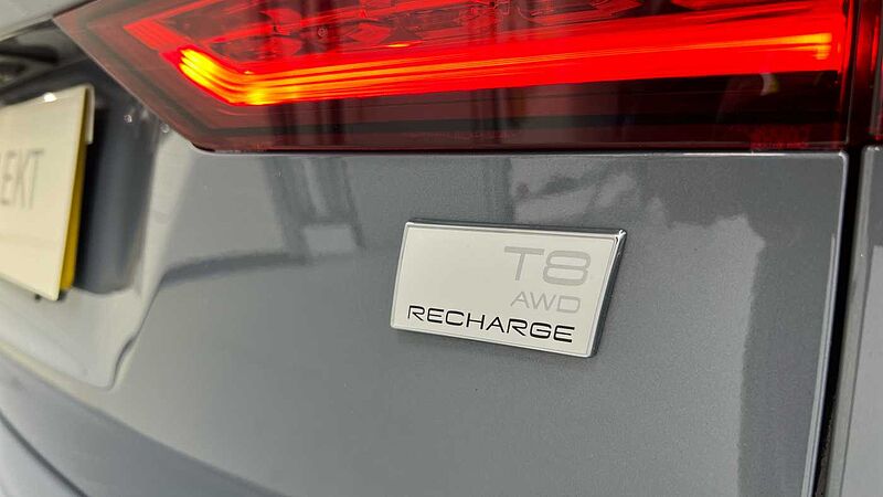 Volvo V60 Recharge Ultimate, T8 AWD plug-in hybrid, Electric/Petrol, Dark