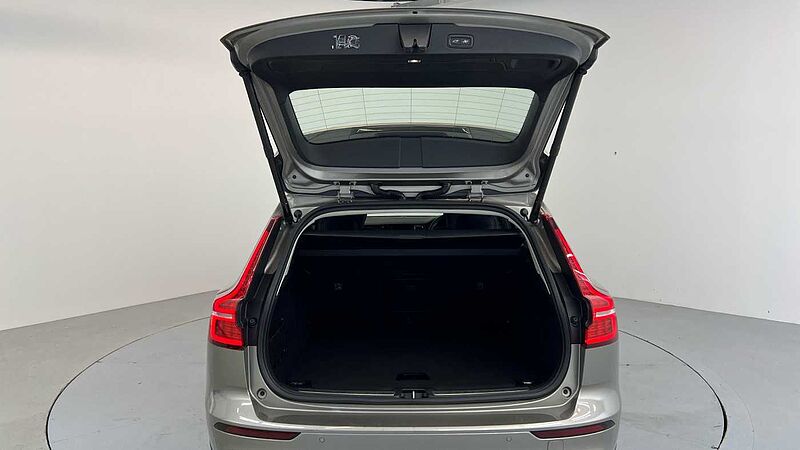 Volvo V60 Cross Country Country, B5 AWD mild hybrid (Rear Parking Camera, Heated Seats)