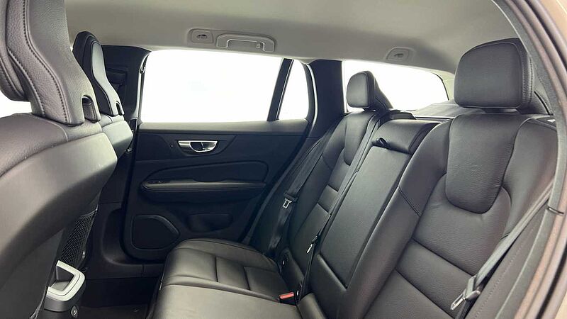Volvo V60 Cross Country Country, B5 AWD mild hybrid (Rear Parking Camera, Heated Seats)