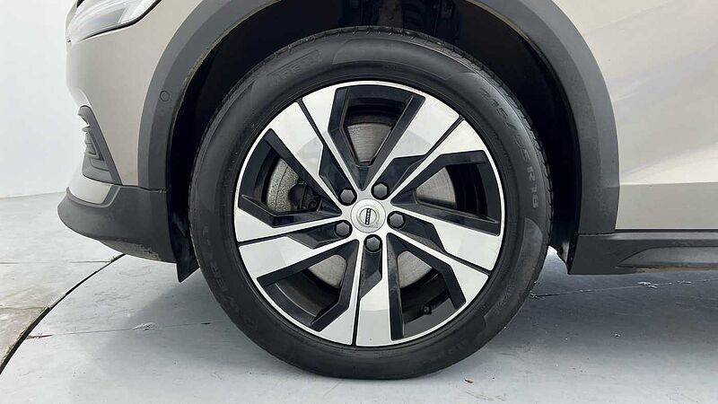 Volvo V60 Cross Country Country, B5 AWD mild hybrid (Rear Parking Camera, Heated Seats)