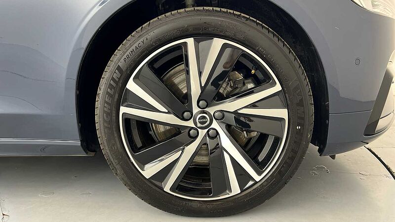 Volvo S90 Recharge Plus, T8 AWD plug-in hybrid, Electric/Petrol, Dark