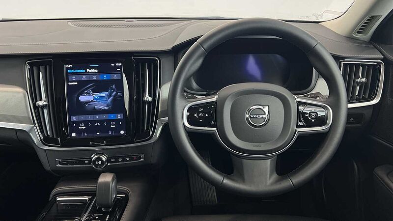 Volvo S90 Recharge Plus, T8 AWD plug-in hybrid, Electric/Petrol, Dark