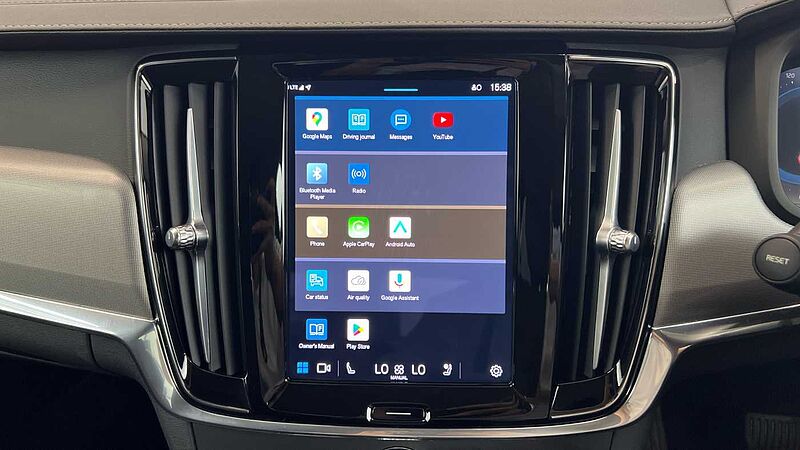 Volvo S90 Recharge Plus, T8 AWD plug-in hybrid, Electric/Petrol, Dark