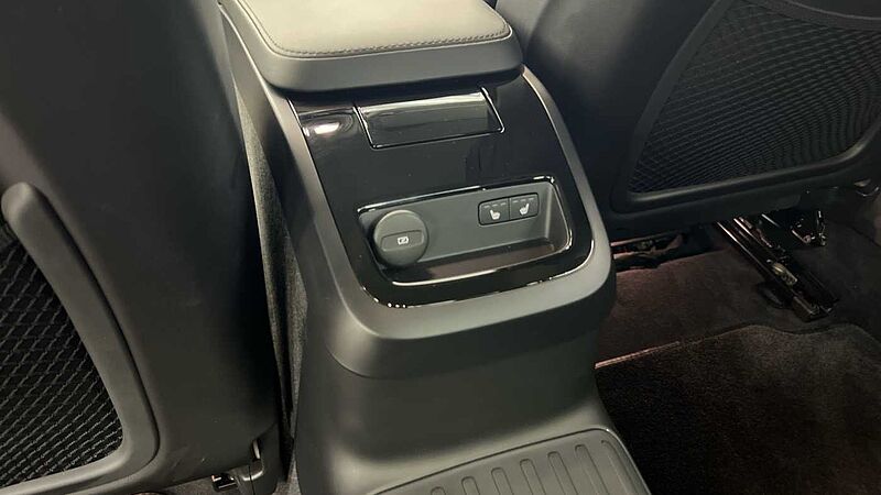 Volvo S90 Recharge Plus, T8 AWD plug-in hybrid, Electric/Petrol, Dark