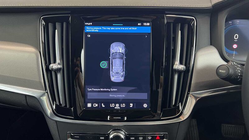 Volvo S90 Recharge Plus, T8 AWD plug-in hybrid, Electric/Petrol, Dark