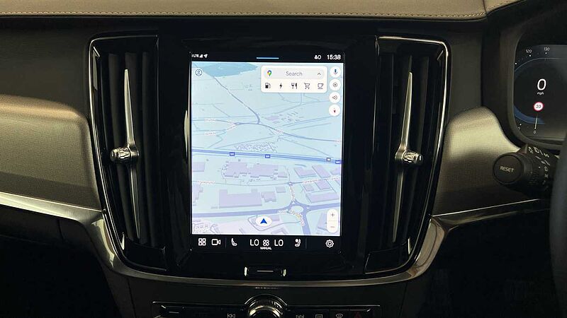 Volvo S90 Recharge Plus, T8 AWD plug-in hybrid, Electric/Petrol, Dark