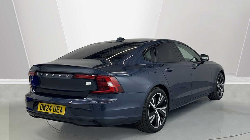 Volvo S90 Recharge Plus, T8 AWD plug-in hybrid, Electric/Petrol, Dark