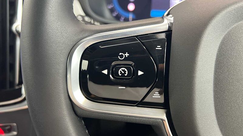 Volvo S90 Recharge Plus, T8 AWD plug-in hybrid, Electric/Petrol, Dark
