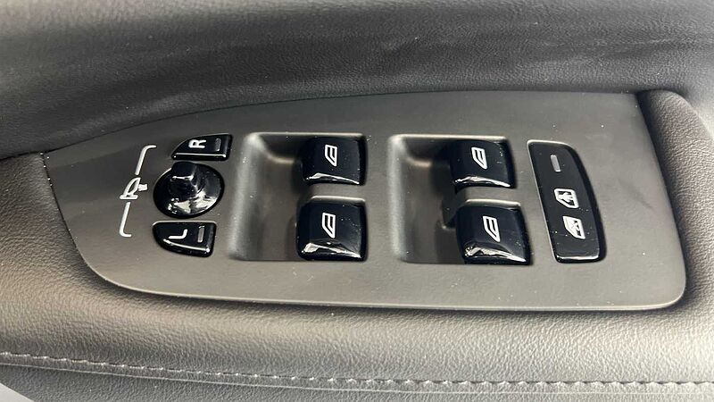 Volvo S90 Recharge Plus, T8 AWD plug-in hybrid, Electric/Petrol, Dark