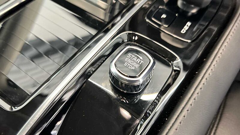 Volvo S90 Recharge Plus, T8 AWD plug-in hybrid, Electric/Petrol, Dark