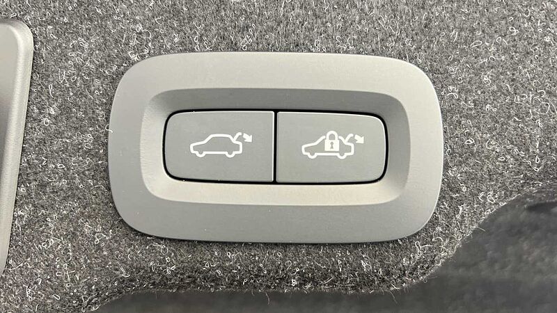 Volvo S90 Recharge Plus, T8 AWD plug-in hybrid, Electric/Petrol, Dark