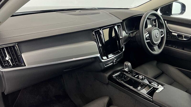 Volvo S90 Recharge Plus, T8 AWD plug-in hybrid, Electric/Petrol, Dark