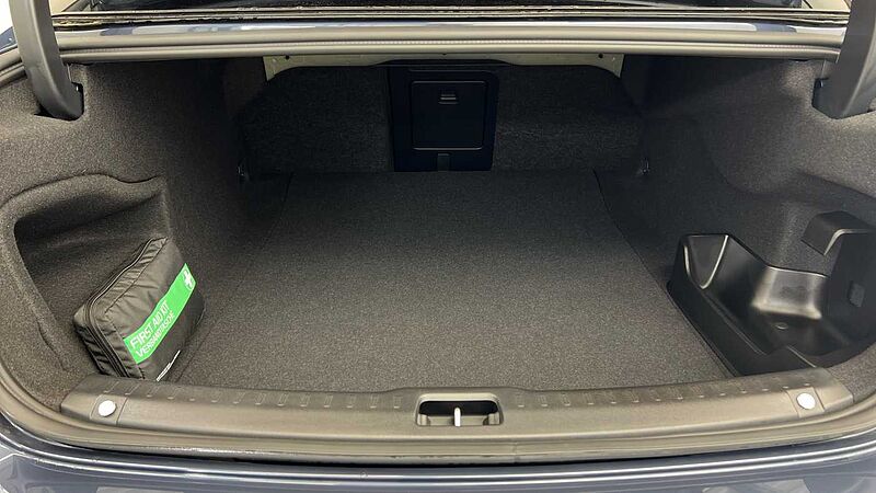 Volvo S90 Recharge Plus, T8 AWD plug-in hybrid, Electric/Petrol, Dark