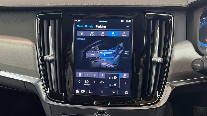 Volvo S90 Recharge Plus, T8 AWD plug-in hybrid, Electric/Petrol, Dark